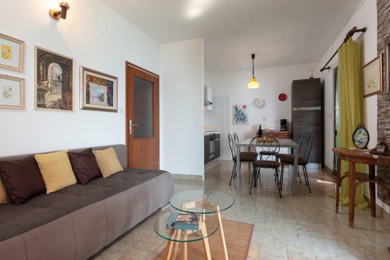 Holiday Home Barbara Trogir Bagian luar foto