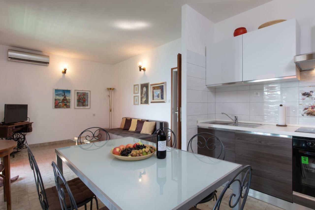 Holiday Home Barbara Trogir Bagian luar foto