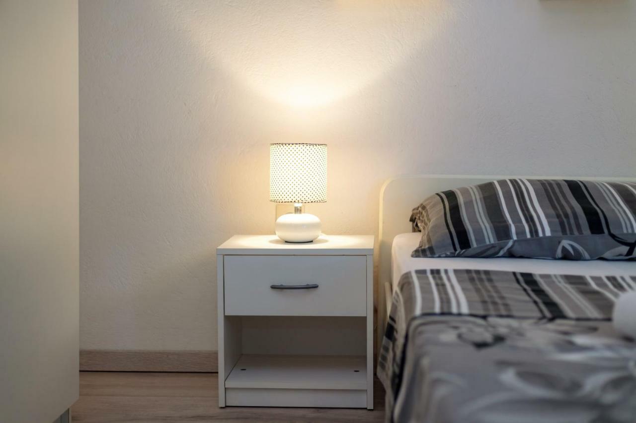 Holiday Home Barbara Trogir Bagian luar foto