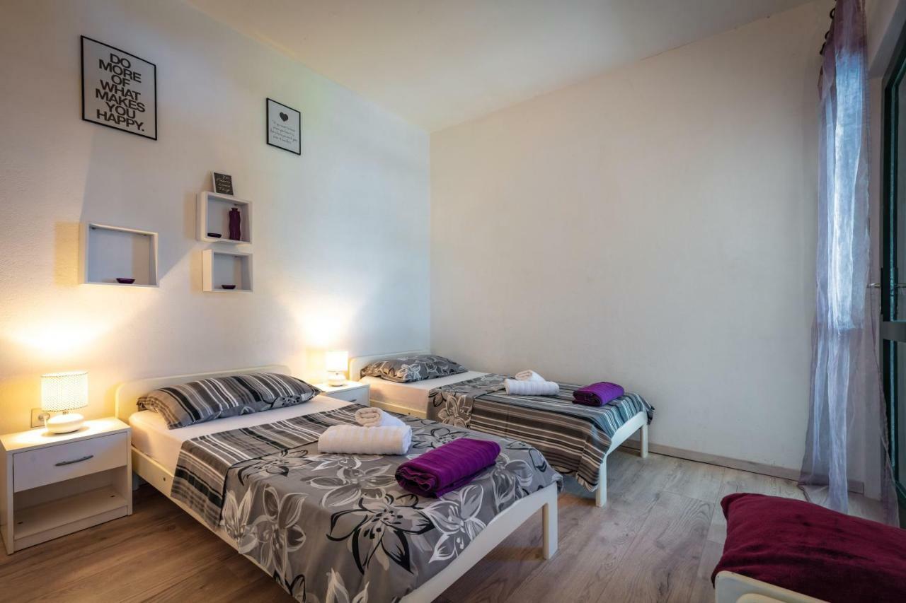 Holiday Home Barbara Trogir Bagian luar foto