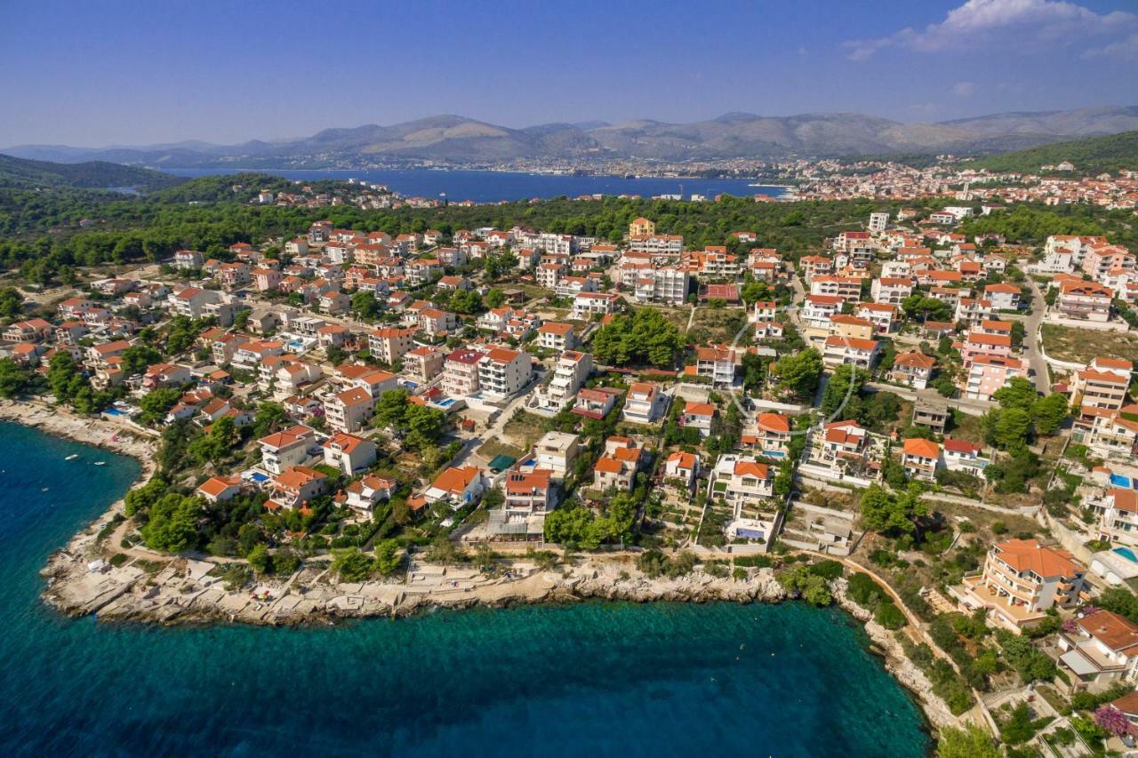 Holiday Home Barbara Trogir Bagian luar foto