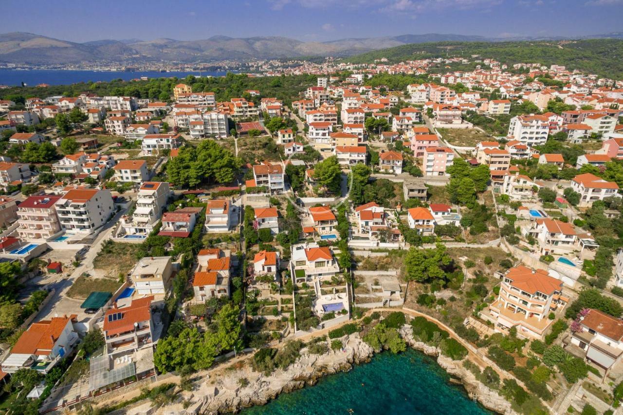 Holiday Home Barbara Trogir Bagian luar foto